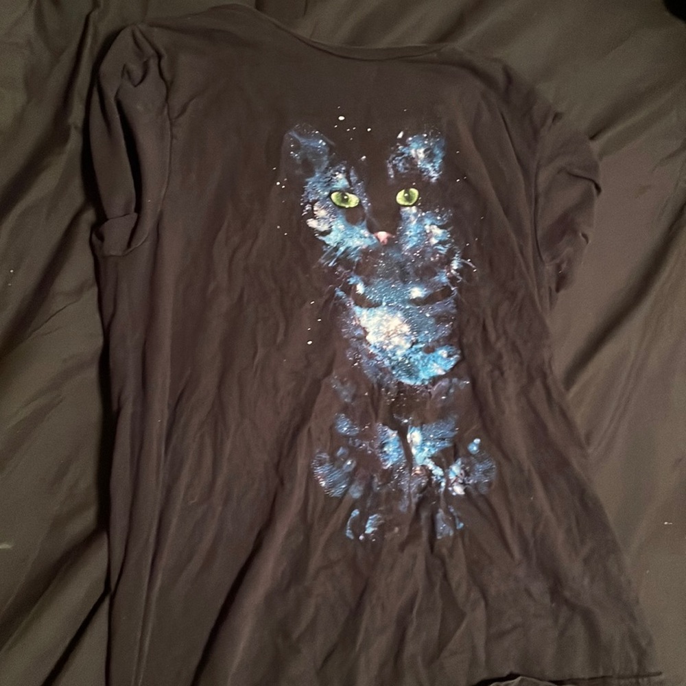 Black shirt with a galaxy cat with green eyes adult medium